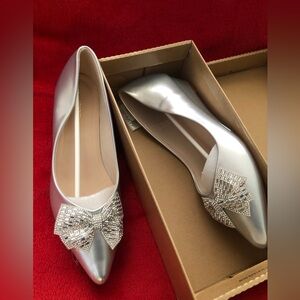 Chic Silver Flats with Bow Accent
